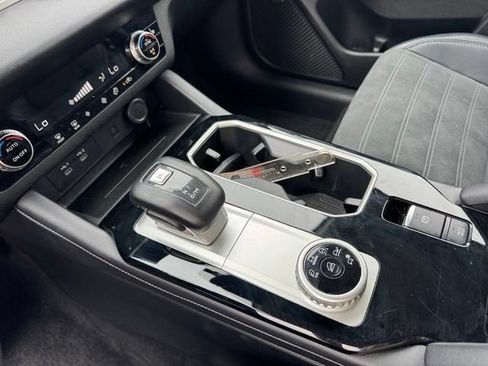 Used 2025 Mitsubishi Outlander SE FWD image 18
