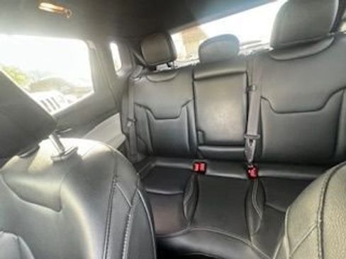 Used 2025 Jeep Compass Limited image 15