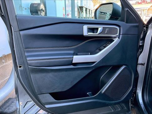 Used 2024 Ford Explorer XLT image 24