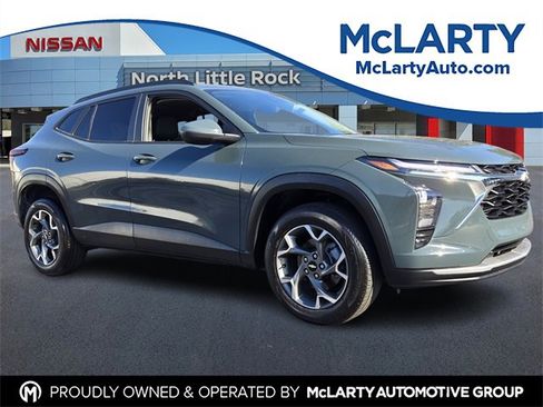 Used 2025 Chevrolet Trax LT image 1