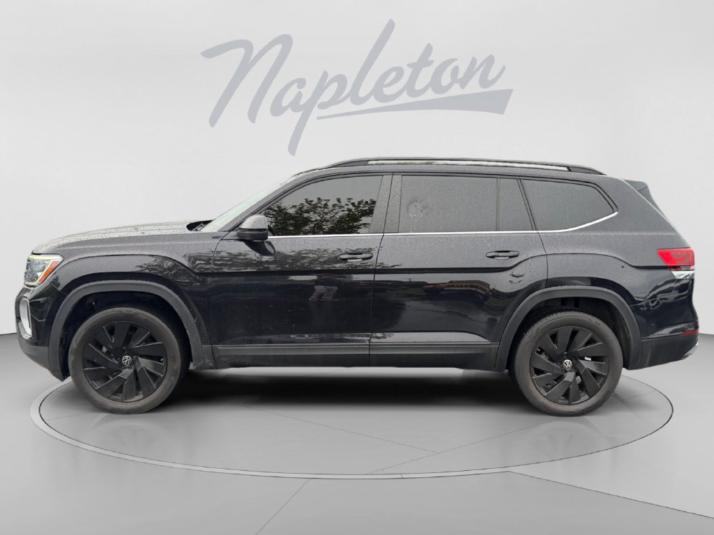 Used 2024 Volkswagen Atlas SE w/ Panoramic Sunroof Package FWD image 2