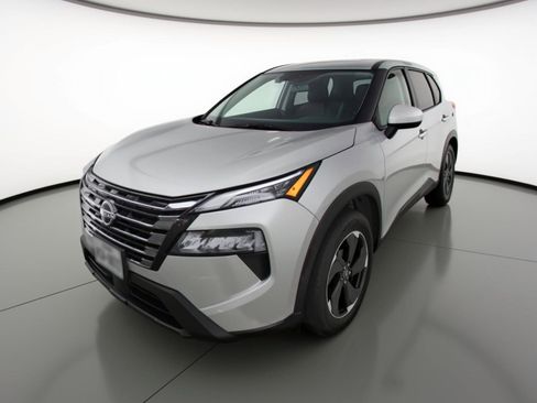 Used 2025 Nissan Rogue SV image 3