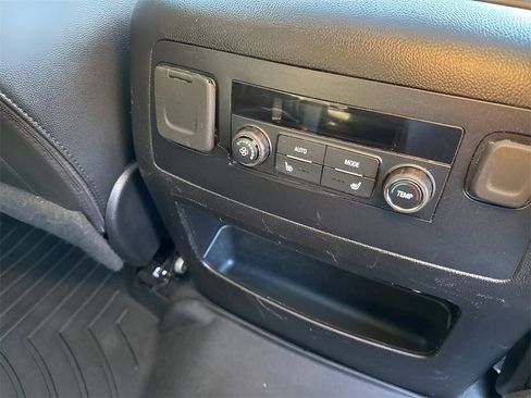 Used 2019 GMC Yukon SLT image 16