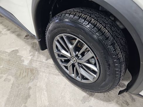 Used 2021 Nissan Rogue S image 11