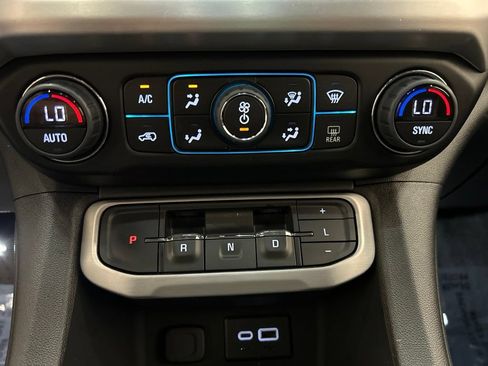 Used 2023 GMC Acadia SLE w/ Driver Convenience Package FWD image 26