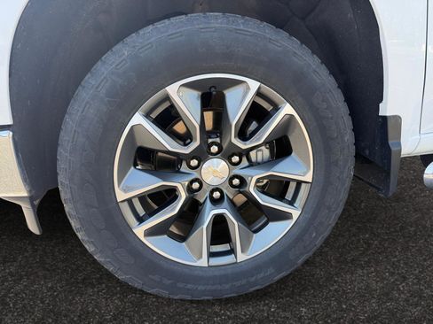 Used 2023 Chevrolet Silverado 1500 LT AWD/4WD image 14