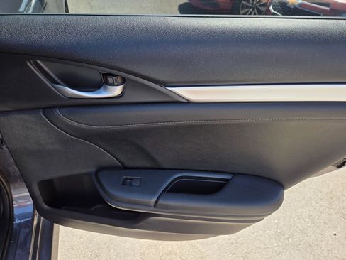 Used 2016 Honda Civic Touring image 12
