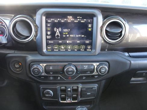 Used 2019 Jeep Wrangler Unlimited Sahara image 17