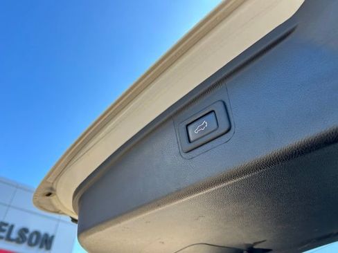 Used 2018 Subaru Outback 3.6R Touring image 11