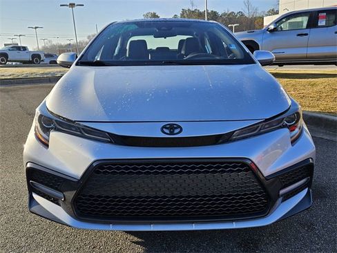 Used 2022 Toyota Corolla SE image 2