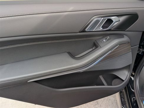 New 2026 BMW X7 xDrive40i w/ M Sport Package image 16