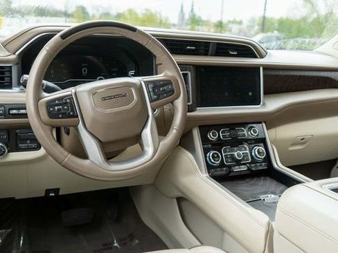 Used 2023 GMC Yukon Denali w/ Denali Reserve Package AWD/4WD image 18