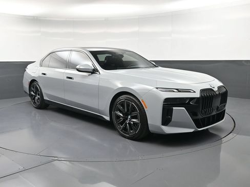 Used 2025 BMW 760i xDrive AWD/4WD image 10