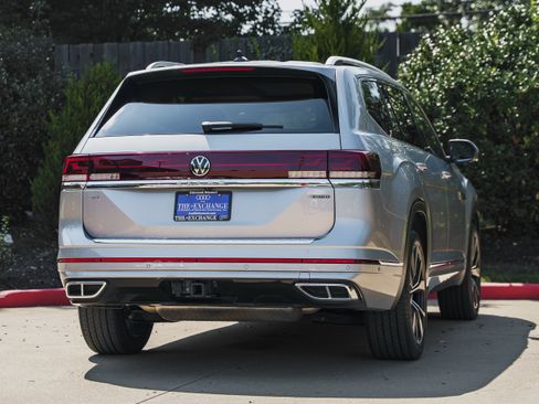 Used 2024 Volkswagen Atlas SEL Premium R-Line AWD/4WD image 3