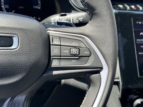 New 2024 Jeep Grand Cherokee Altitude image 21