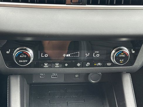 New 2025 Mitsubishi Outlander SE image 21