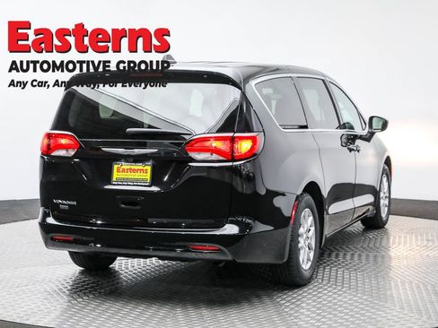 Used 2024 Chrysler Voyager LX image 5