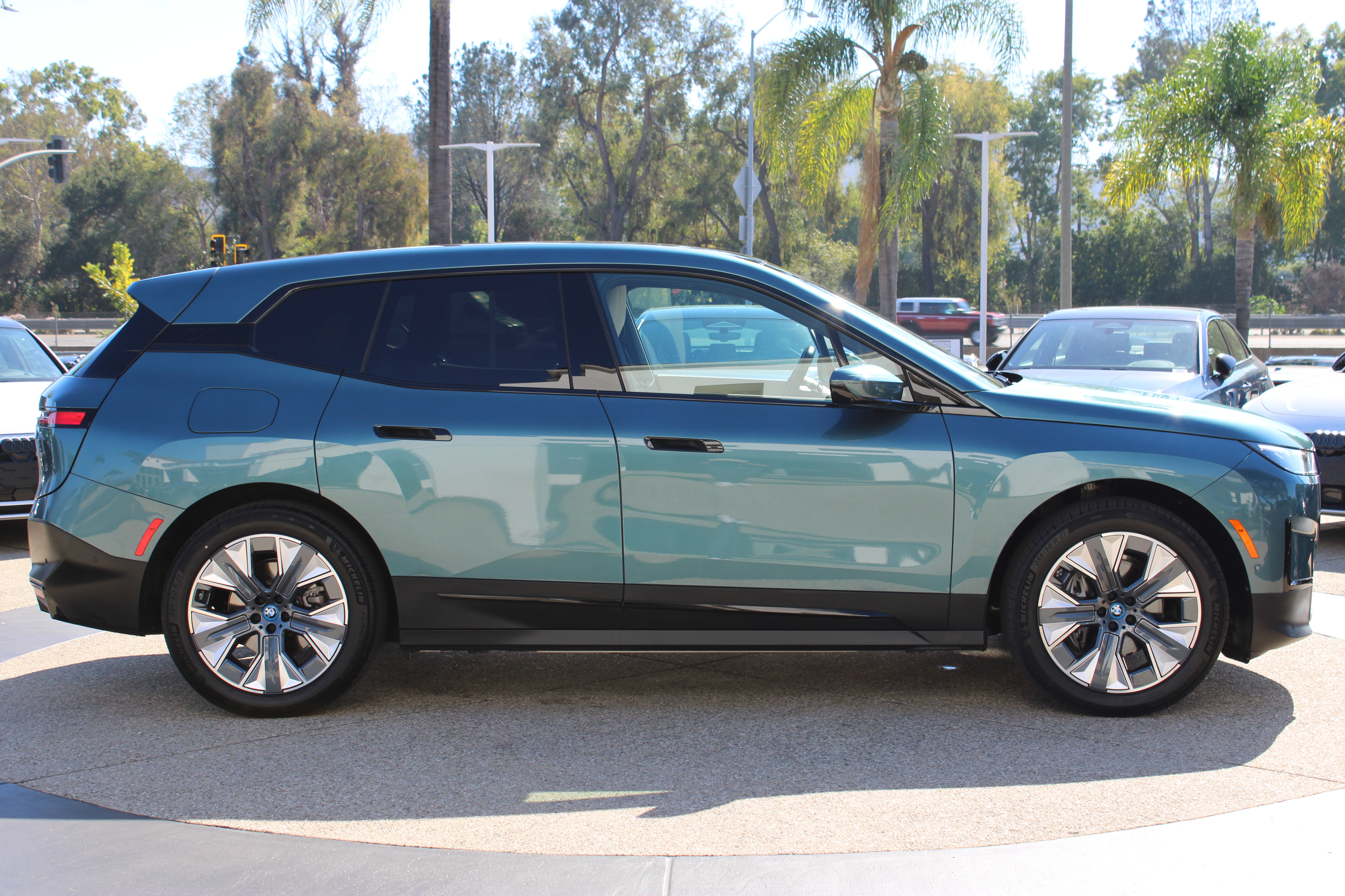 Used 2024 BMW iX xDrive50 AWD/4WD image 6