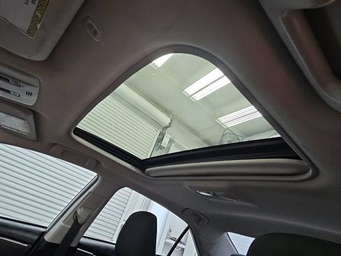 Used 2018 Toyota Corolla LE w/ LE Premium Package w/Moonroof FWD image 22