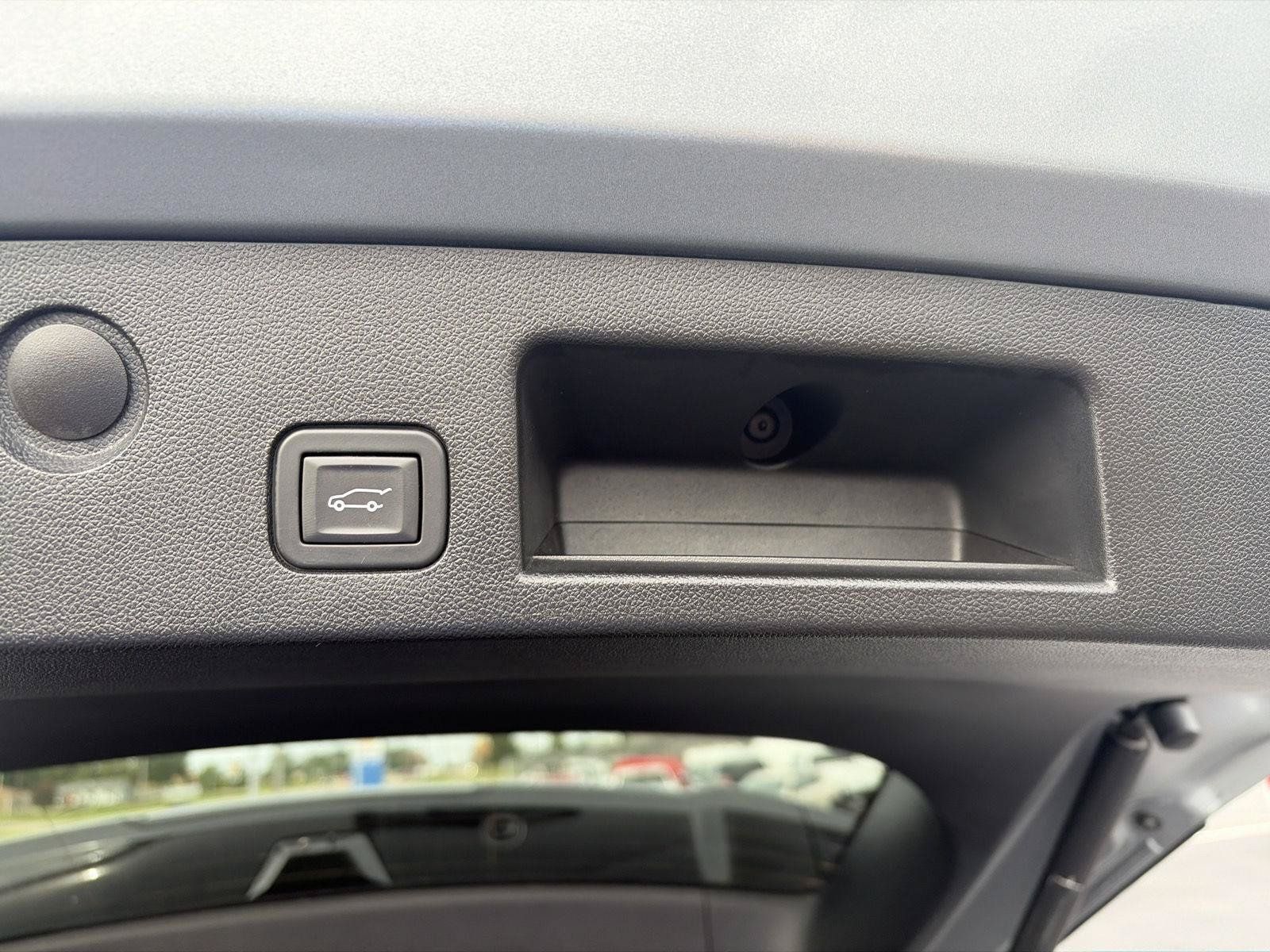 Used 2025 Chevrolet Equinox LT w/ Convenience Package II FWD image 6