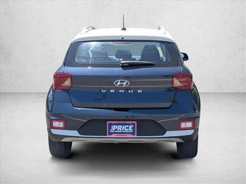 Used 2025 Hyundai Venue Limited FWD image 7