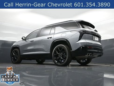 Used 2024 Chevrolet Traverse RS image 40