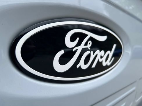 Used 2025 Ford F150 Lariat AWD/4WD image 35