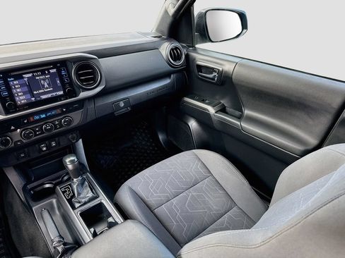 Used 2019 Toyota Tacoma SR5 AWD/4WD image 27