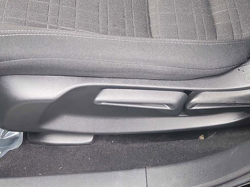 Used 2023 Honda HR-V LX image 12