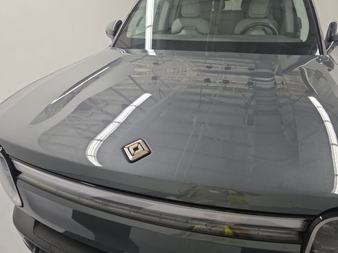 Used 2025 Rivian R1S Adventure AWD/4WD image 35