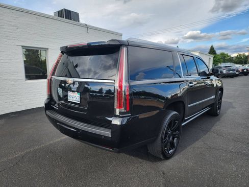 Used 2017 Cadillac Escalade ESV Premium Luxury AWD/4WD image 5