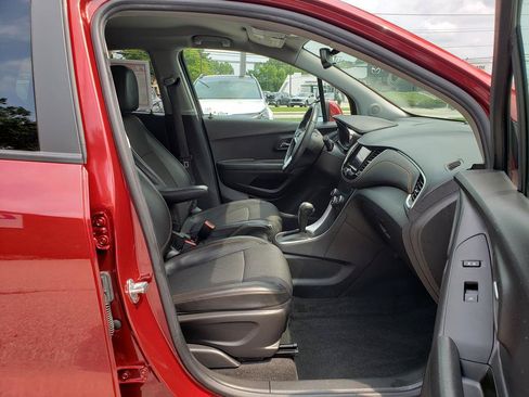 Used 2022 Chevrolet Trax LT w/ Driver Confidence Package AWD/4WD image 17