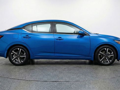 Used 2025 Nissan Sentra SV FWD image 11