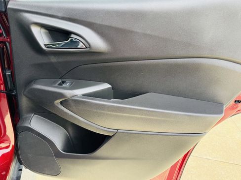 Used 2025 Chevrolet Trax LT w/ LT Convenience Package image 25