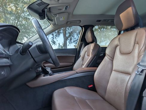 Used 2020 Volvo XC90 T6 Momentum w/ Protection Package Premier AWD/4WD image 15