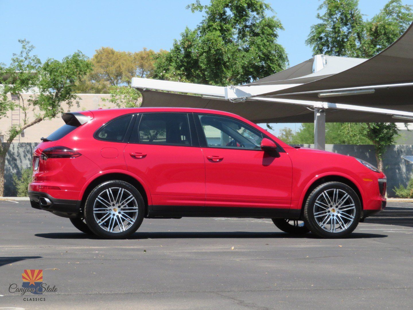 Used 2016 Porsche Cayenne w/ Premium Package AWD/4WD image 2