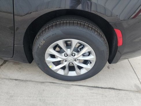 New 2026 Chrysler Pacifica Select image 25