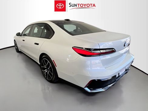 Used 2024 BMW 740i image 6