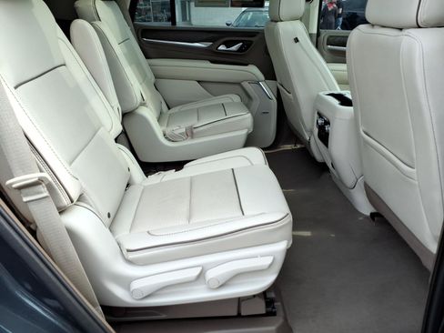Used 2022 GMC Yukon Denali w/ Denali Premium Package AWD/4WD image 27