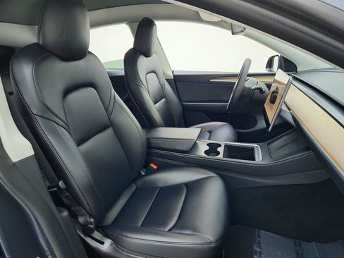 Used 2022 Tesla Model Y Long Range image 21