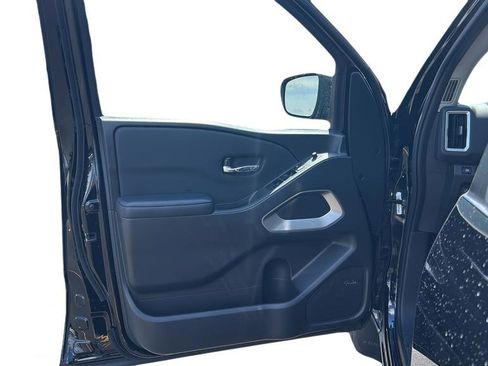 Used 2025 Nissan Frontier SV w/ SV Convenience Package RWD image 29