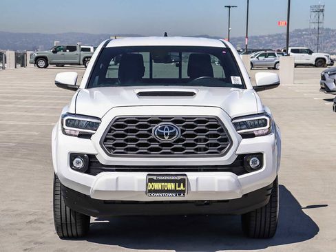 Used 2023 Toyota Tacoma TRD Sport image 2