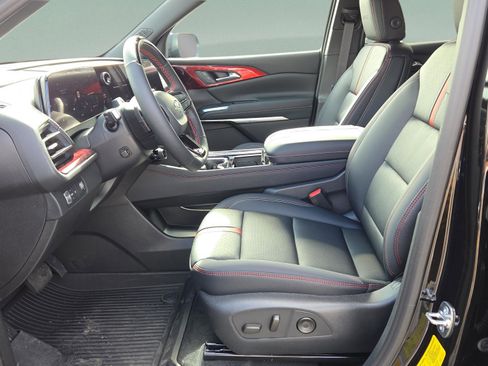 New 2026 Chevrolet Traverse RS w/ LPO, Floor Liner Package image 11