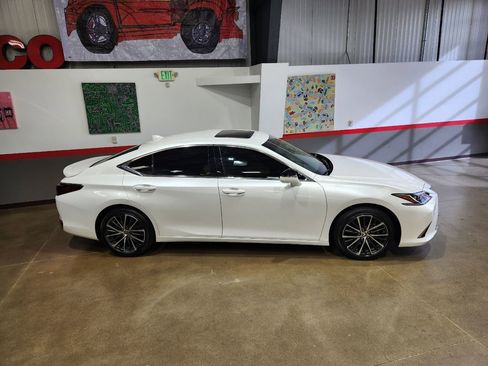 Used 2023 Lexus ES 300h image 35