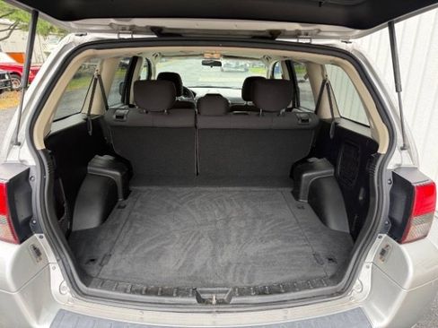 Used 2011 Mitsubishi Endeavor LS image 9