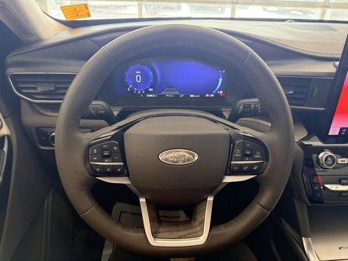Used 2023 Ford Explorer Platinum w/ Technology Package image 24