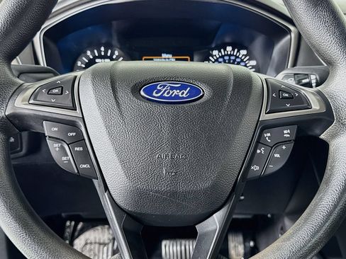 Used 2017 Ford Fusion SE FWD image 32