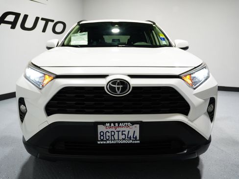 Used 2019 Toyota RAV4 XLE image 2