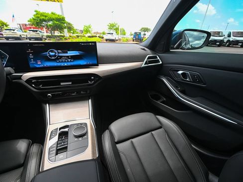 Used 2025 BMW 330i xDrive Sedan AWD/4WD image 34