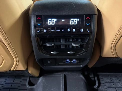 Used 2024 Jeep Grand Cherokee Summit AWD/4WD image 31